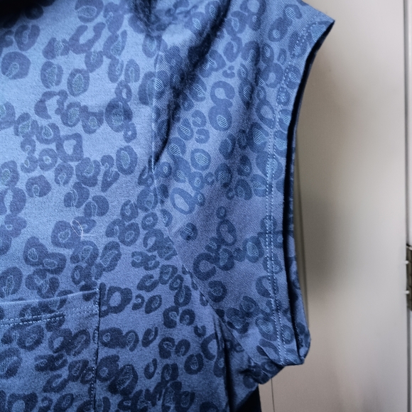 a.n.a. A New Approach Blue Animal Print Top – Size 1X – NWT - Picture 9 of 13
